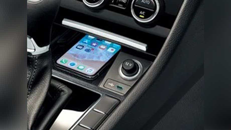 Wireless charging pad and console of a Skoda Superb