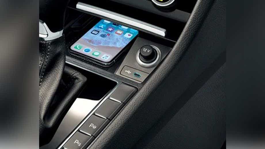 Center console view of a Steel Grey Skoda Superb
