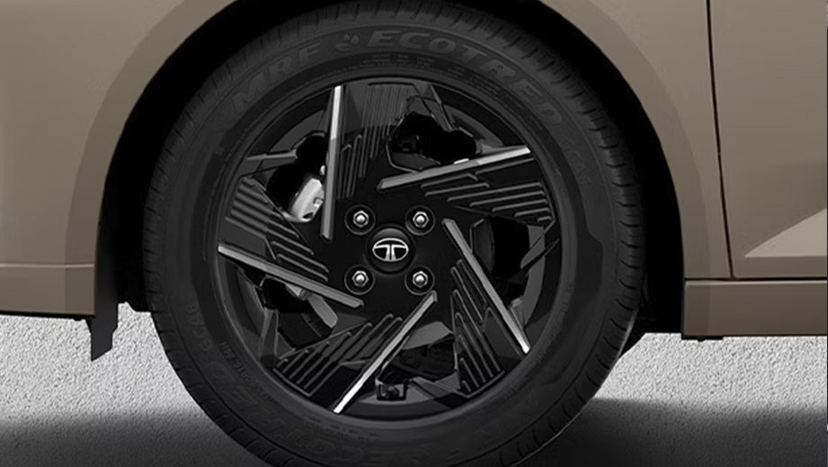 alloy wheel close-up of a Tata Altroz