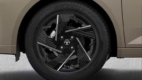 alloy wheel close-up of a Tata Altroz