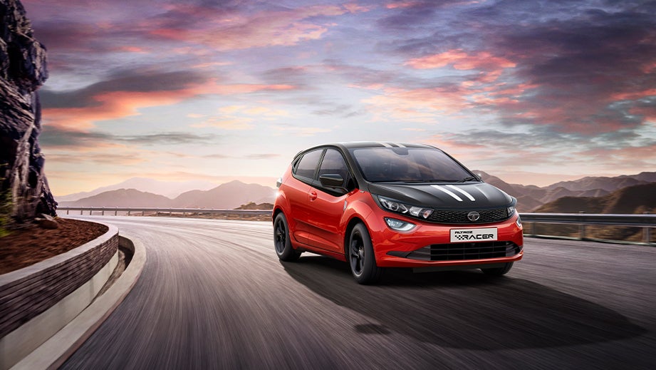 front three-quarter view of a Atomic Orange Dual Tone Tata Altroz Racer