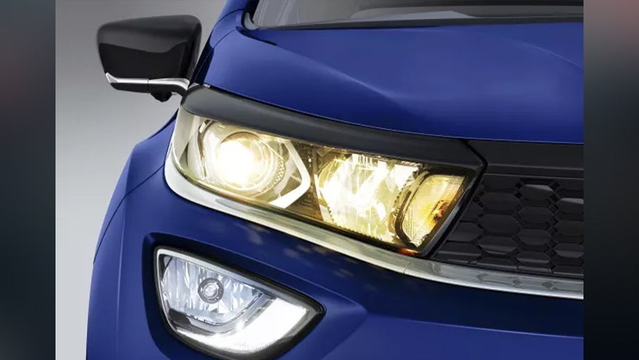 Headlight close-up of a Tata Altroz 2020-2024