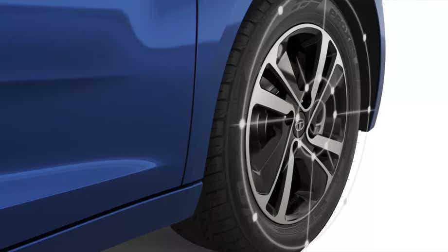 front wheel close-up of a Tata Altroz 2020-2024