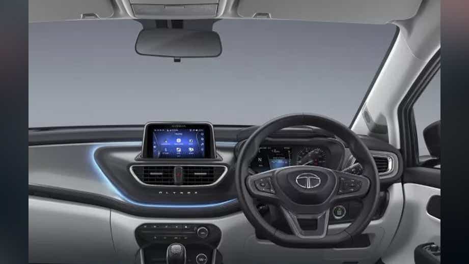 dashboard and steering wheel of a Tata Altroz 2020-2024