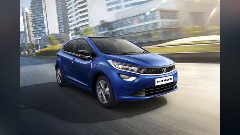 front three-quarter view of a Opera Blue Tata Altroz 2020-2024