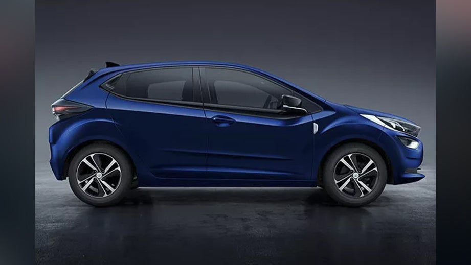 side profile of a Opera Blue Tata Altroz 2020-2024
