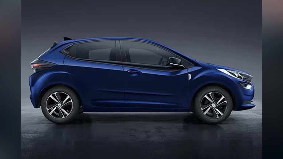 side profile of a Opera Blue Tata Altroz 2020-2024