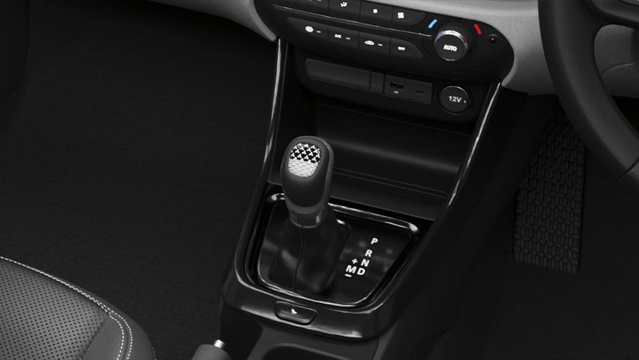 centre console and gear shifter of a Tata Altroz 2020-2024