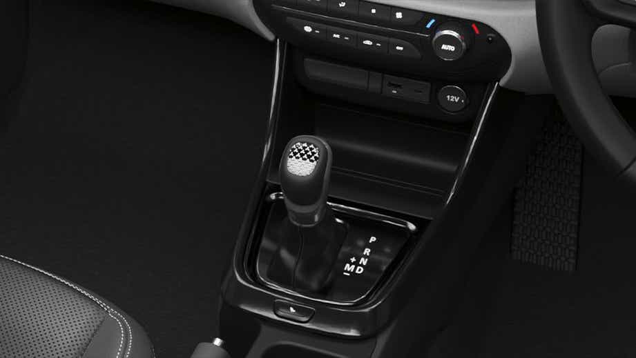 centre console and gear shifter of a Tata Altroz 2020-2024