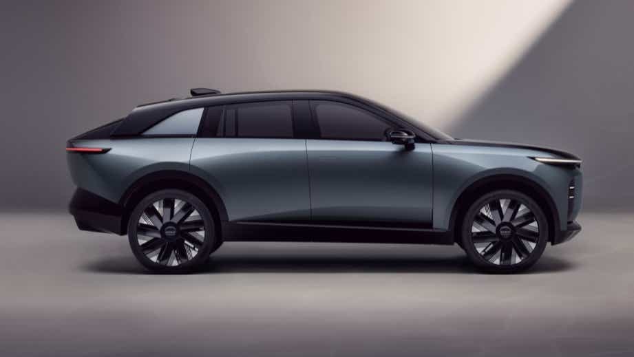 side view of a Tata Avinya