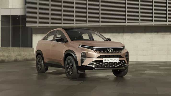 front three-quarter view of a Tata Curvv