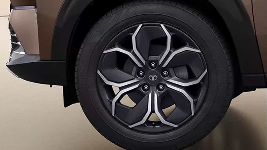 alloy wheel close-up of a Tata Curvv