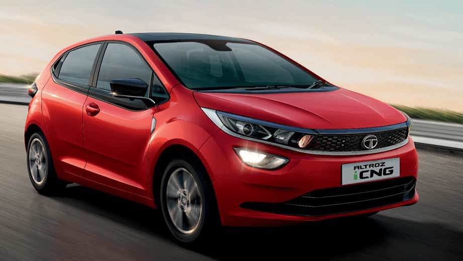 front three-quarter view of a Downtown Red Tata Altroz 2020-2024