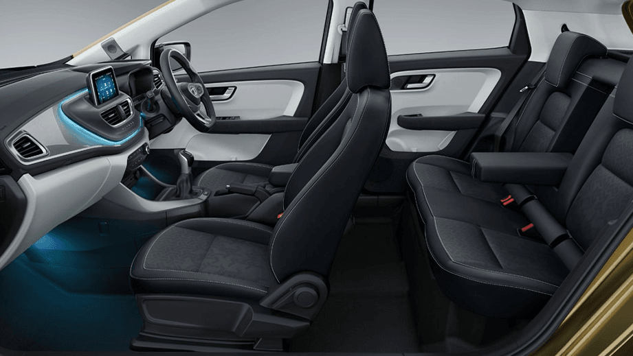 interior dashboard and seats of a Tata Altroz 2020-2024
