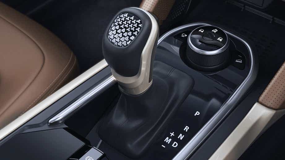 gear shift console of a Tata Harrier 2019-2023