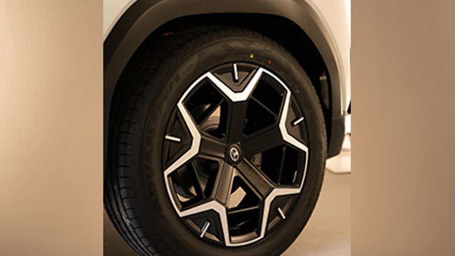 alloy wheel close-up of a Stardust Ash Tata Sierra EV