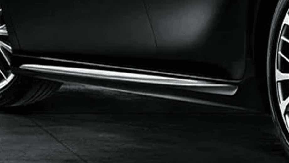 side skirt and wheels of a Toyota Camry 2022-2023