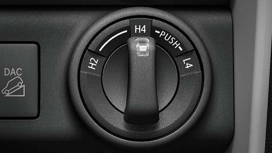 4WD drive mode selector knob and DAC button of a Toyota Fortuner