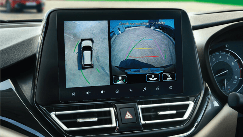 Infotainment screen with 360-degree camera view of a Toyota Glanza
