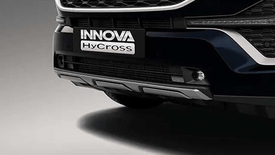 Front bumper close-up of a Toyota Innova Hycross