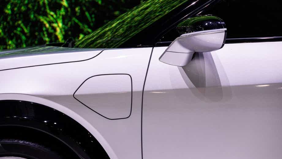 Front side view of a Vinfast VF7 showing door and mirror