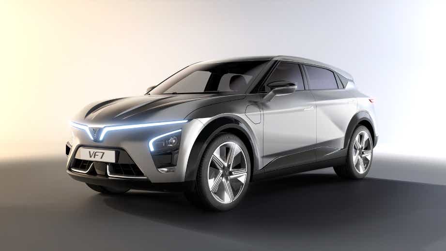Front three-quarter view of a Vinfast VF7