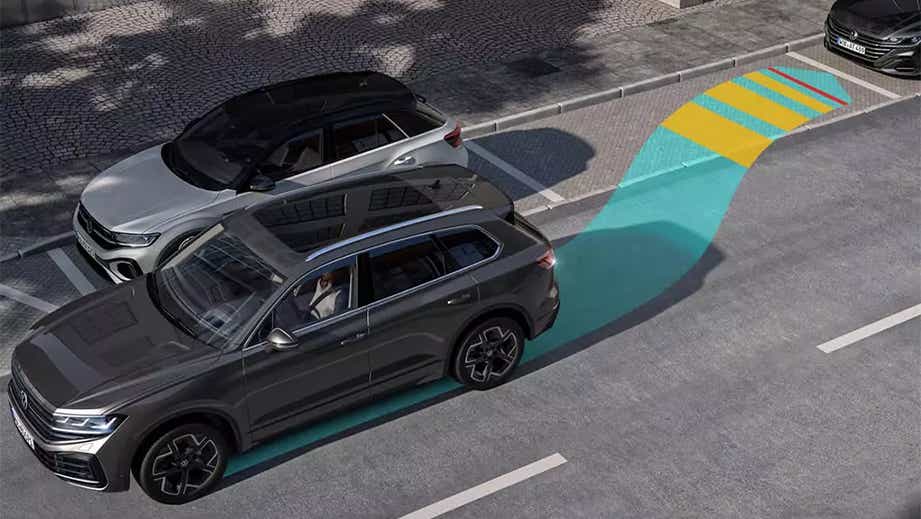 overhead side view of a Volkswagen Tiguan parallel parking