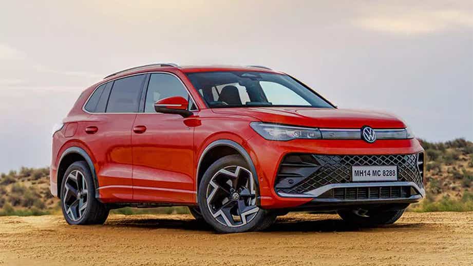 Volkswagen Tiguan R-Line Front Right Side View