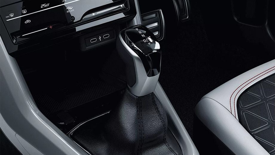 Automatic gear lever and centre console of a Volkswagen Taigun