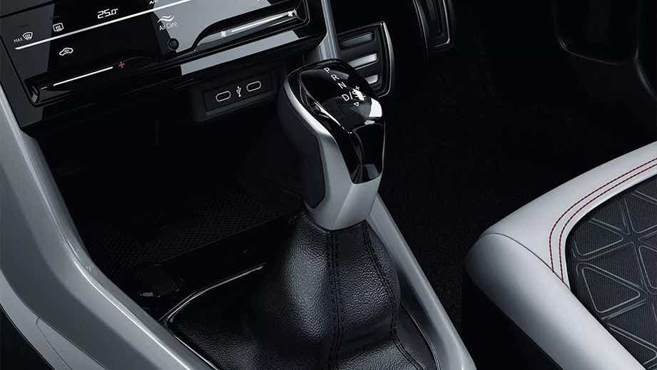 Automatic gear lever and centre console of a Volkswagen Taigun