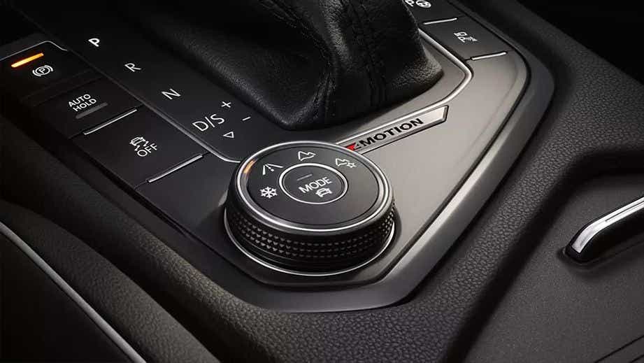 Drive mode selector and gear shift area of a Volkswagen Tiguan 2021-2024