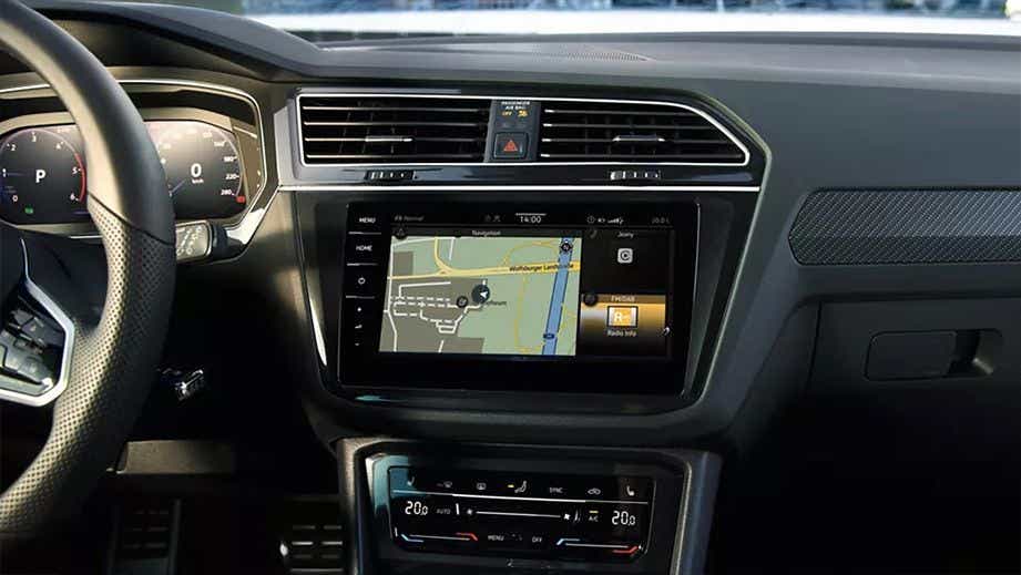 Dashboard and infotainment system of a Volkswagen Tiguan 2021-2024