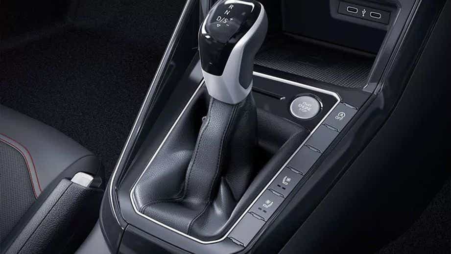 gear shifter area of a Volkswagen Virtus