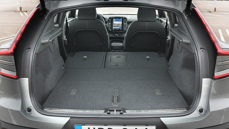 Boot space with rear seats folded of a Volvo C40 Recharge