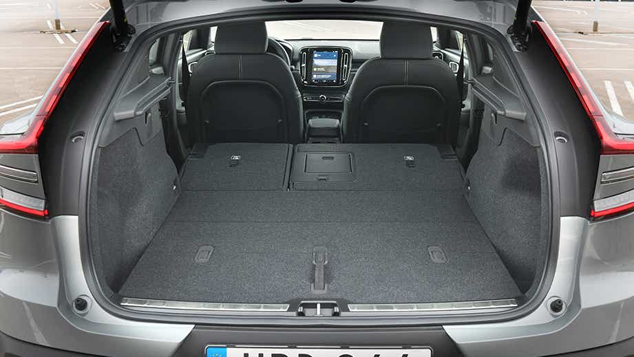 Boot space with rear seats folded of a Volvo C40 Recharge