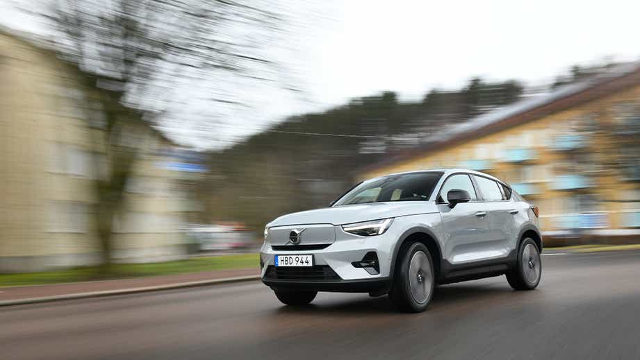 front three-quarter view of a Volvo C40 Recharge