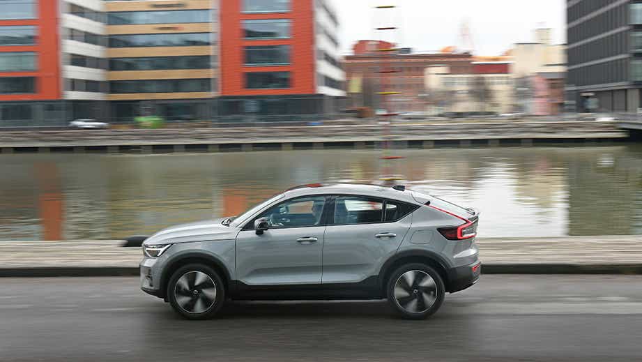 side view of a Volvo C40 Recharge