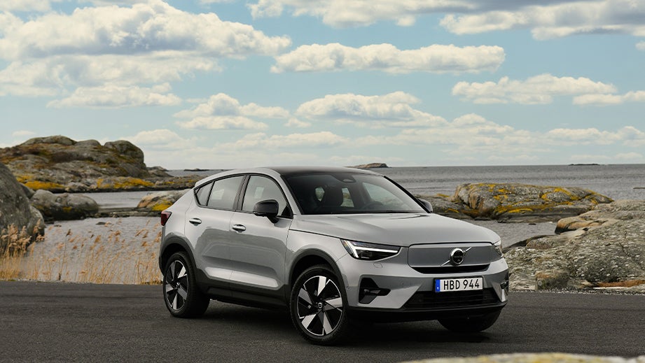 front three-quarter view of a Volvo C40 Recharge