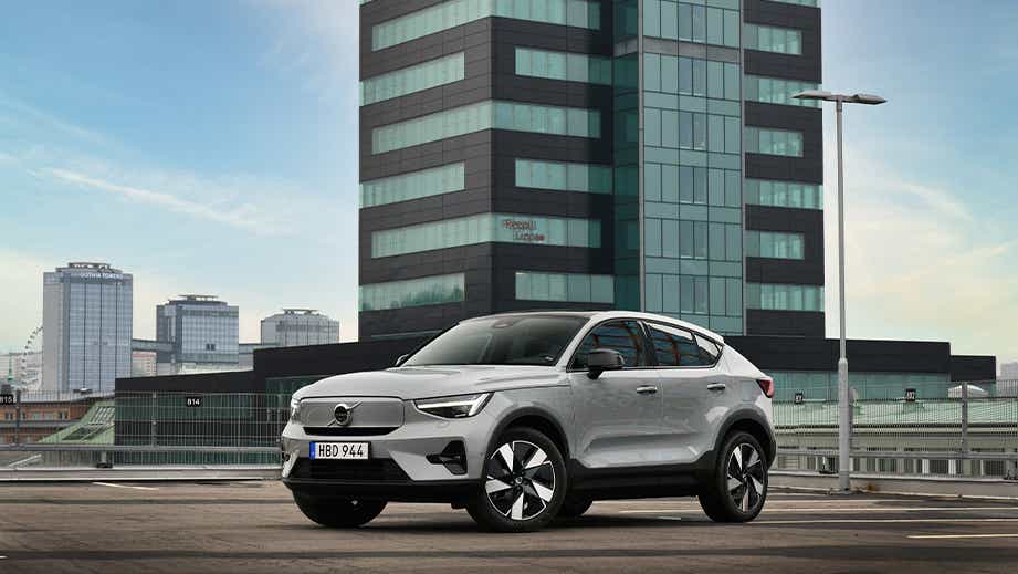 front three-quarter view of a Volvo C40 Recharge