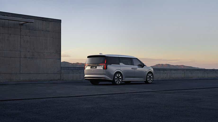 rear three-quarter view of a Volvo EM90