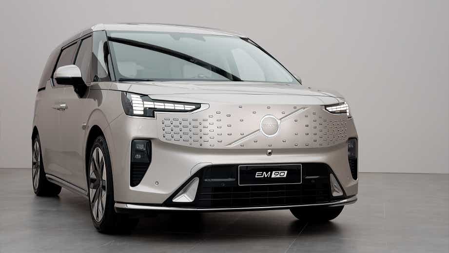 Front three-quarter view of a Volvo EM90