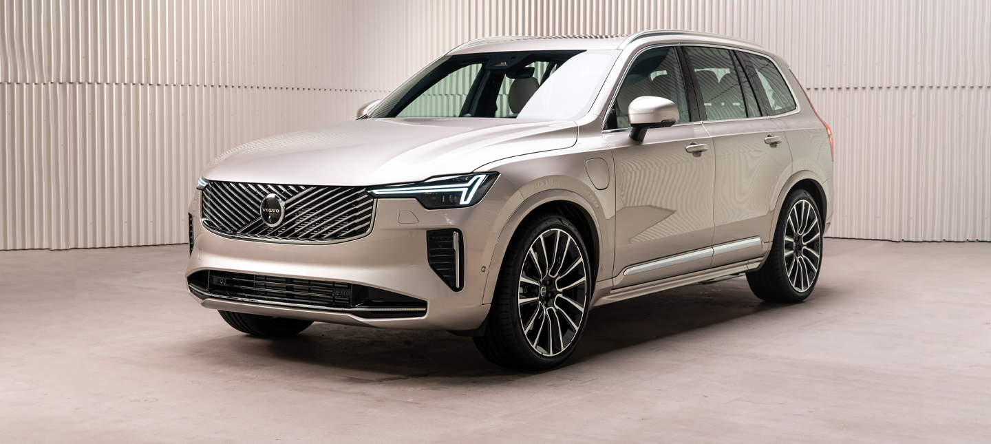 front three-quarter view of a Volvo XC90