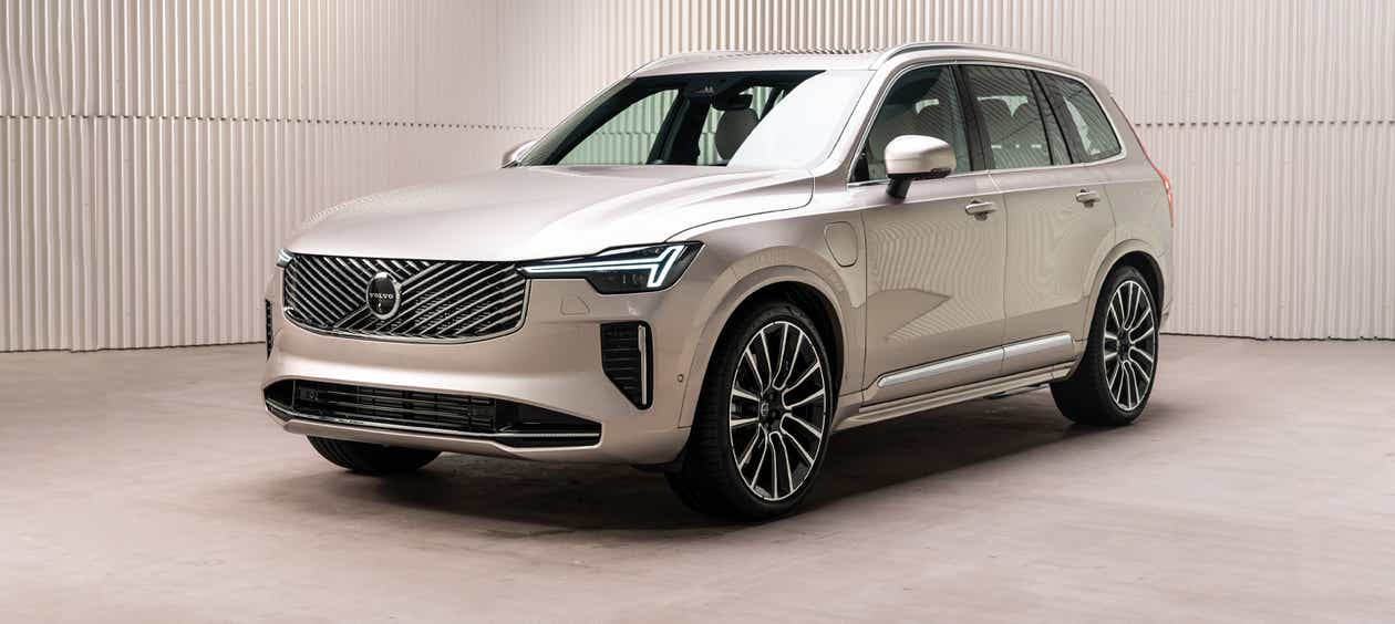 front three-quarter view of a Volvo XC90