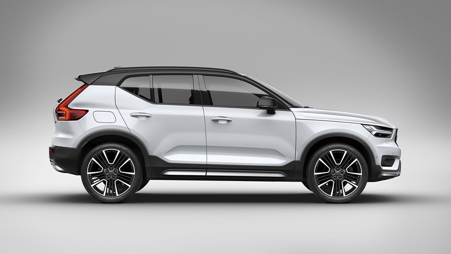 side view of a Volvo XC40 Recharge