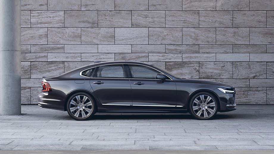 side view of a Volvo S90