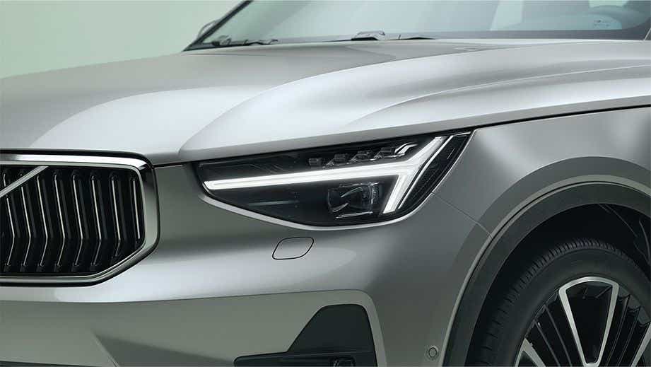 Front headlight and grille close-up of a Volvo XC40