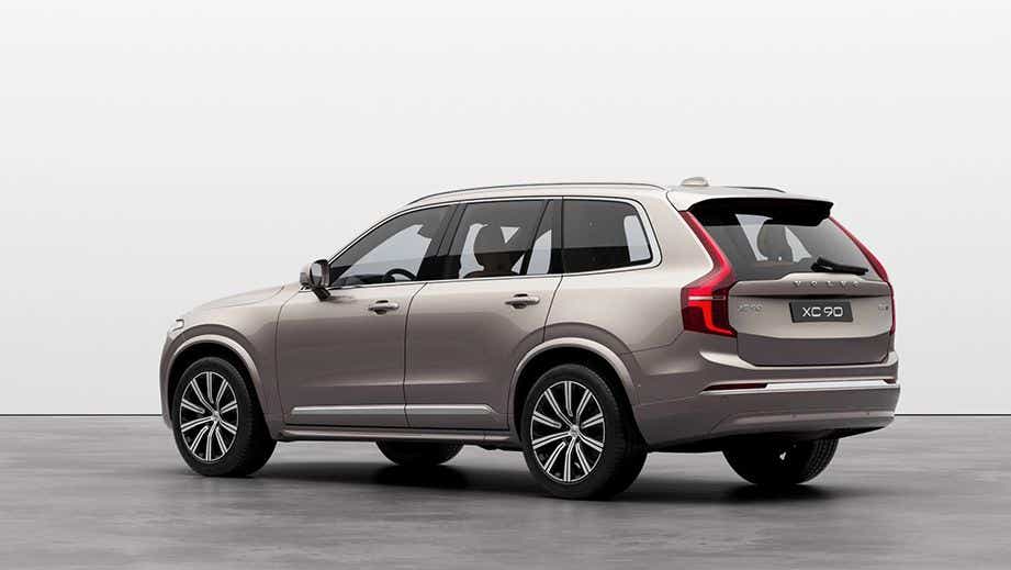 rear three-quarter of a Volvo XC90 2022-2024