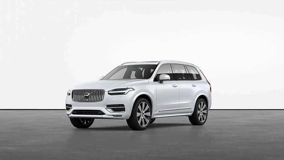 front three-quarter view of a Crystal White Volvo XC90 2022-2024
