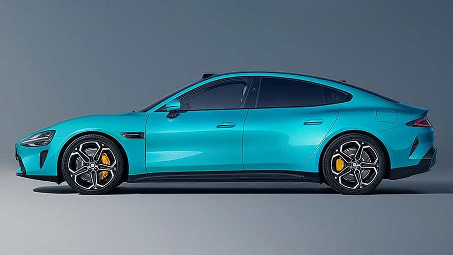 side view of a Xiaomi SU7