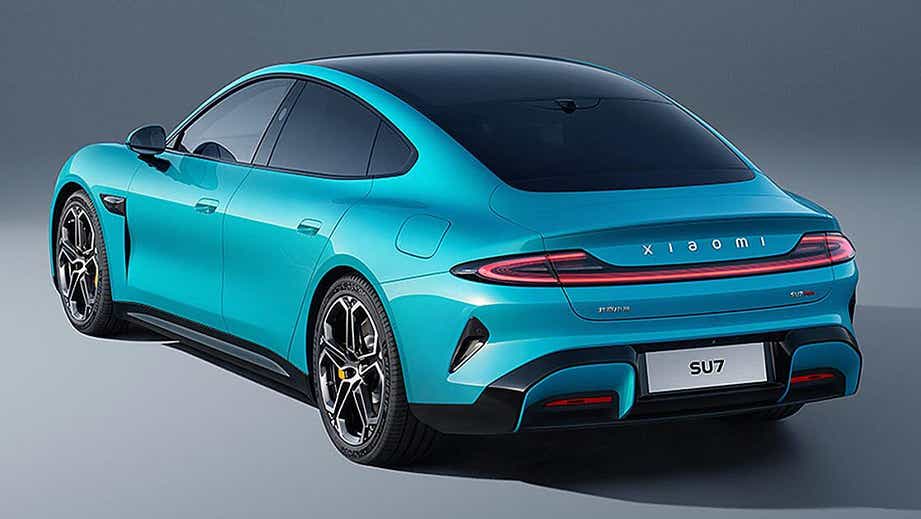 rear three-quarter of a Xiaomi SU7